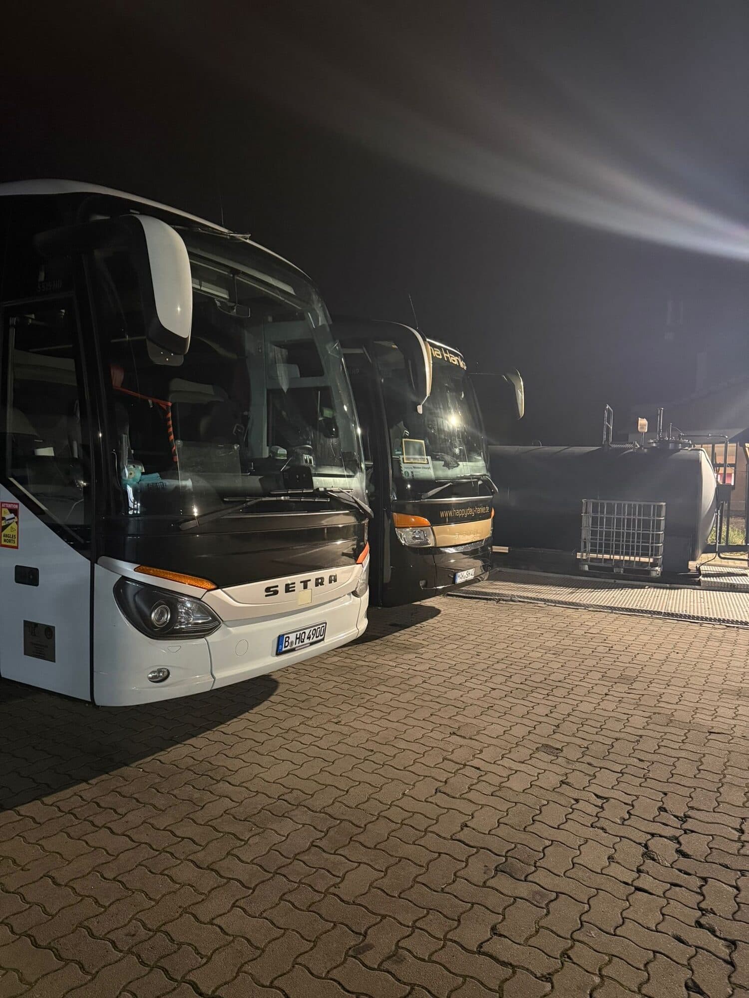 Eigener Fuhrpark von BerlinBus.DE auf dem Betriebshof in Berlin