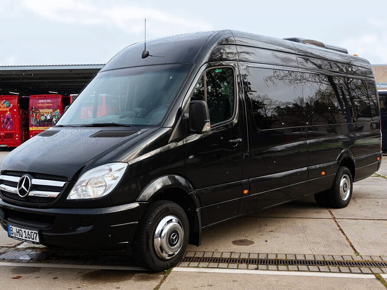 Mercedes Sprinter für bis zu 19 Personen